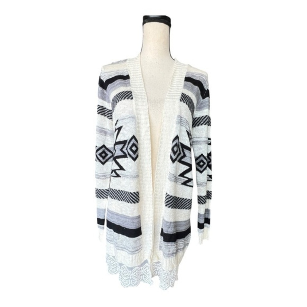 No Boundaries Black and White Geometric Open Front Cardigan Size XL (Juniors)